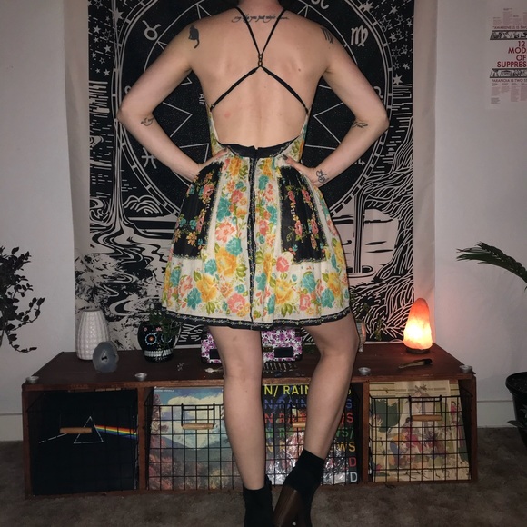 🌸 Bonita High-Neck Print Mini Dress in Black by Ecote at Urban Outfitters - Picture 5 of 7